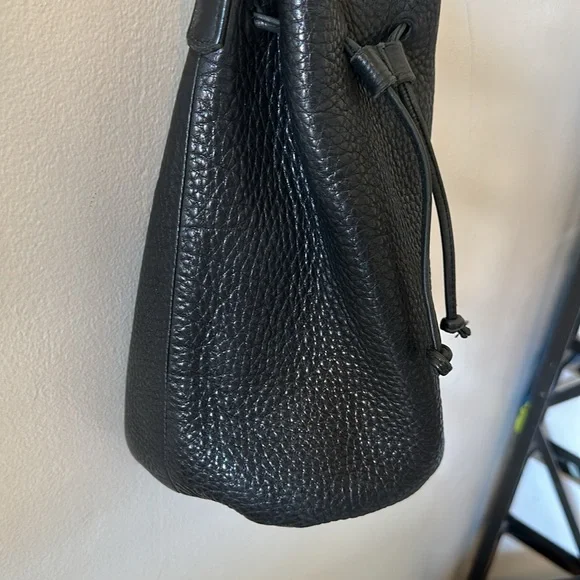 BAGGU Black Leather Bucket Bag - Crossbody - Picture 6 of 9